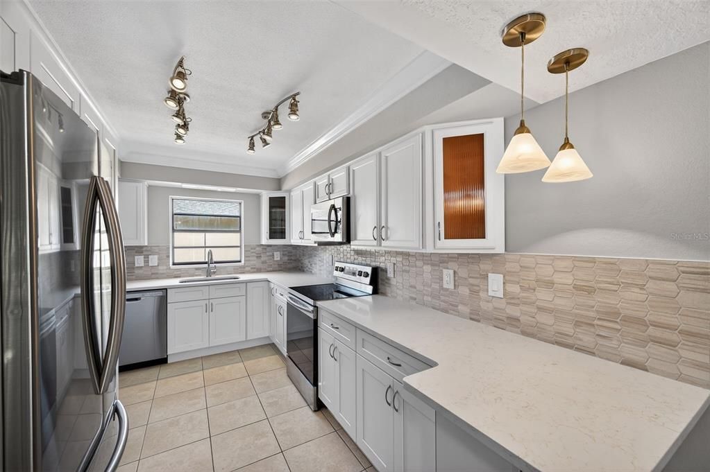 For Sale: $385,000 (3 beds, 3 baths, 1720 Square Feet)