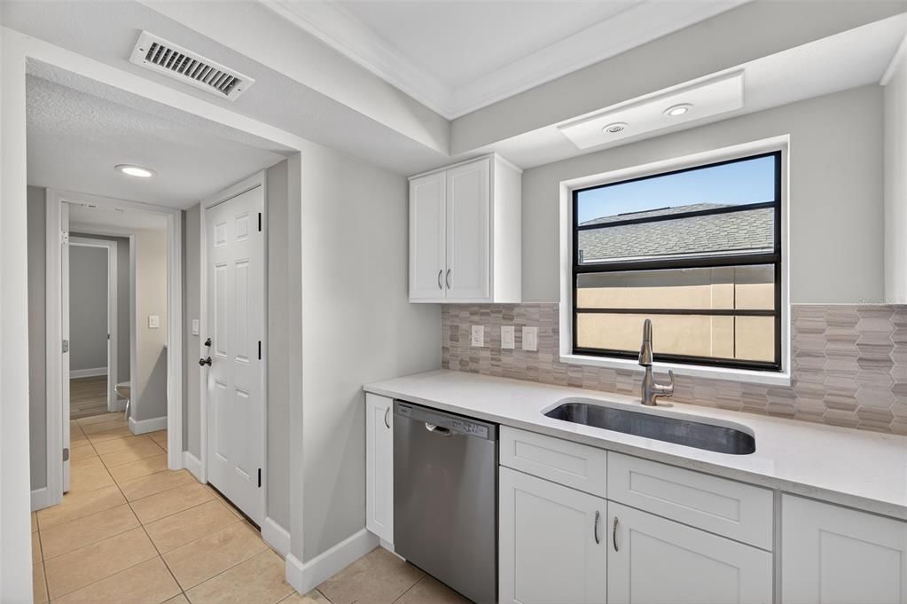 For Sale: $385,000 (3 beds, 3 baths, 1720 Square Feet)