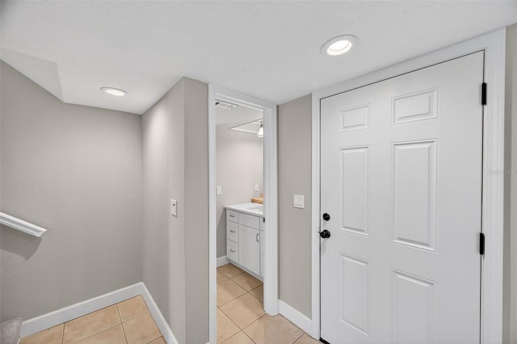 For Sale: $385,000 (3 beds, 3 baths, 1720 Square Feet)