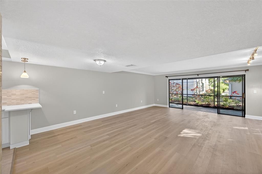 For Sale: $385,000 (3 beds, 3 baths, 1720 Square Feet)