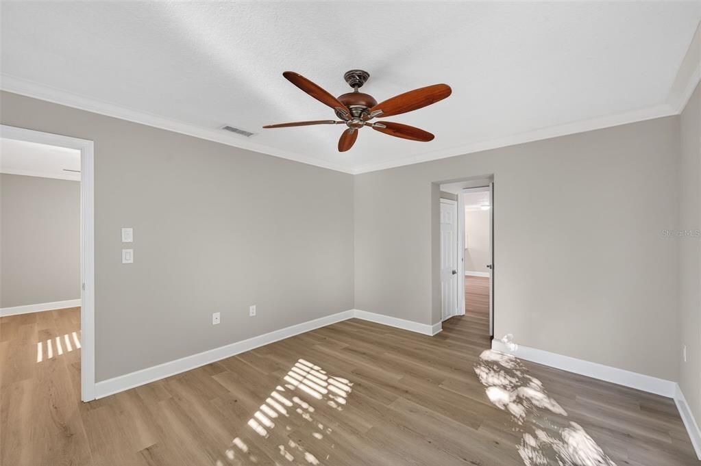 For Sale: $385,000 (3 beds, 3 baths, 1720 Square Feet)