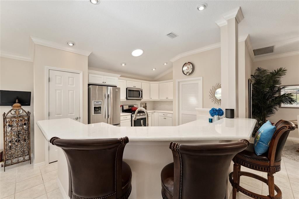 En Venta: $599,000 (3 camas, 2 baños, 2300 Pies cuadrados)