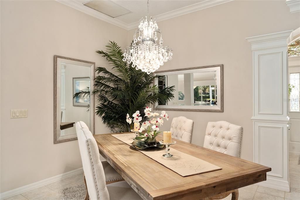 En Venta: $599,000 (3 camas, 2 baños, 2300 Pies cuadrados)