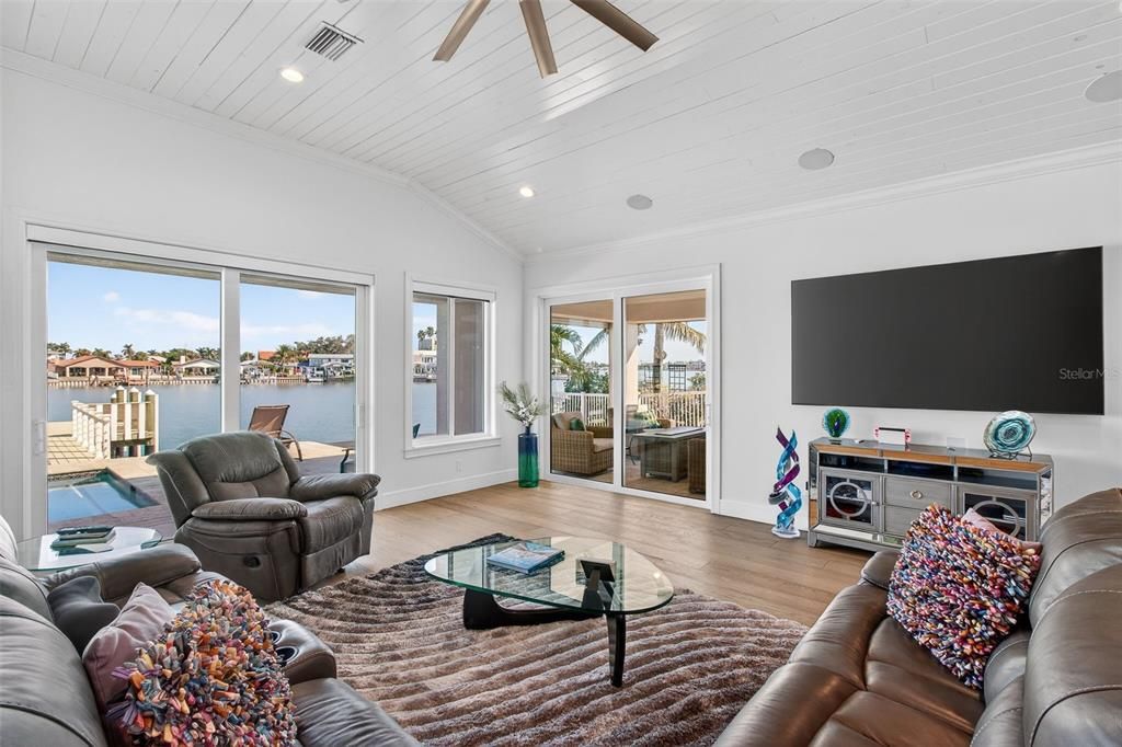 For Sale: $1,699,000 (4 beds, 3 baths, 2566 Square Feet)