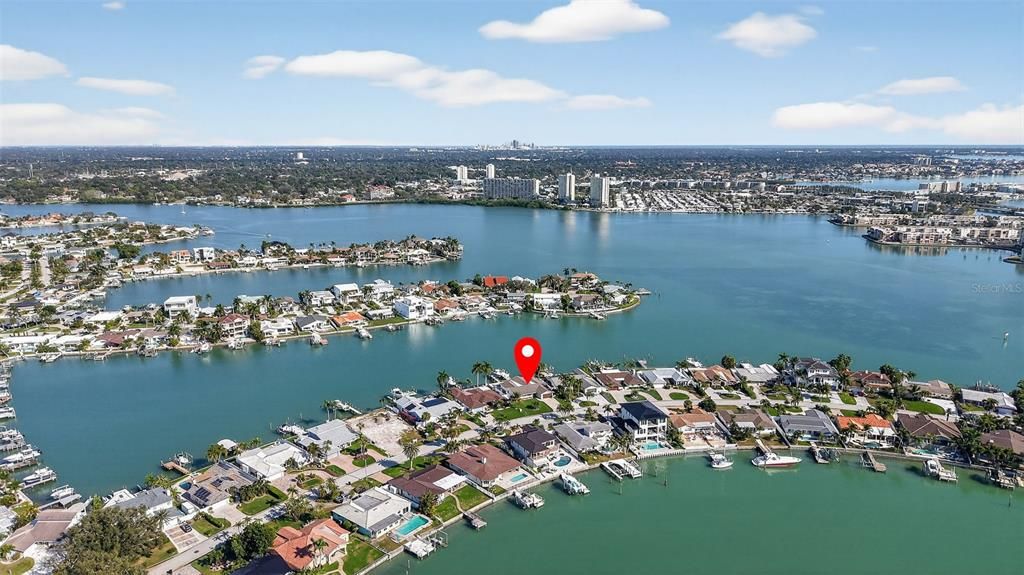 For Sale: $1,699,000 (4 beds, 3 baths, 2566 Square Feet)