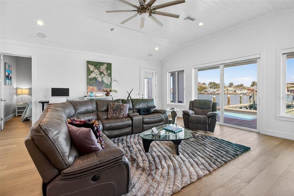 For Sale: $1,699,000 (4 beds, 3 baths, 2566 Square Feet)