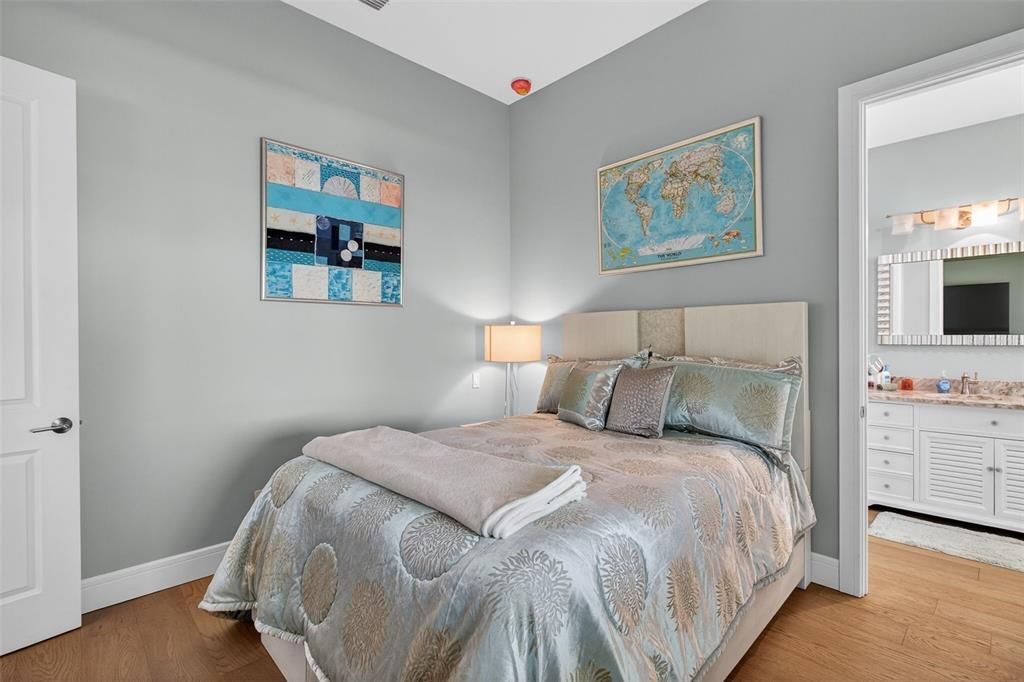 For Sale: $1,699,000 (4 beds, 3 baths, 2566 Square Feet)