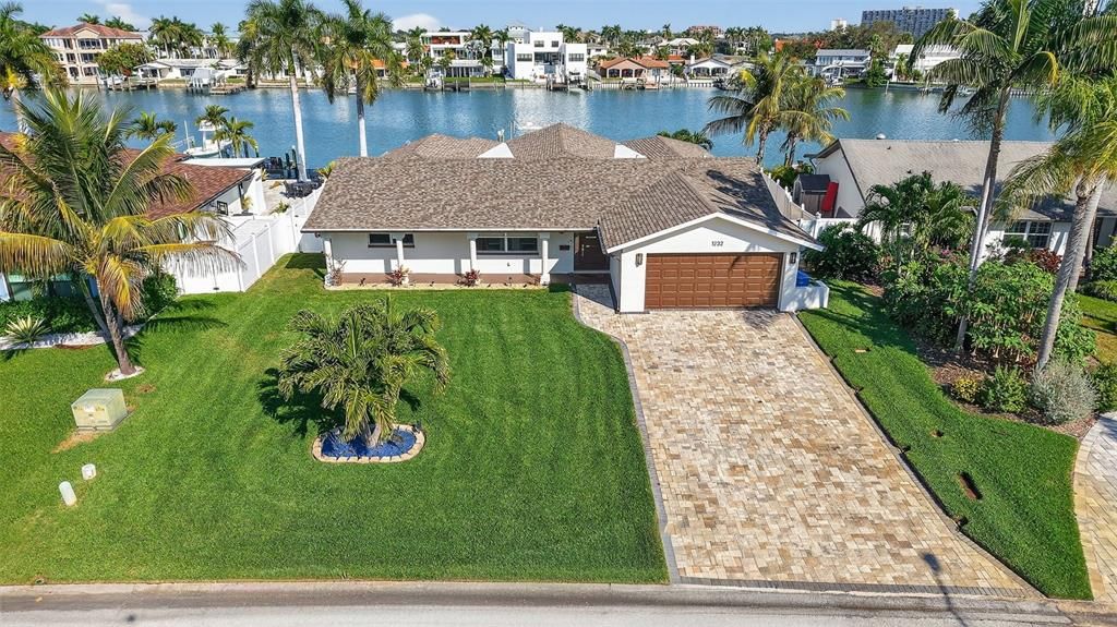 For Sale: $1,699,000 (4 beds, 3 baths, 2566 Square Feet)