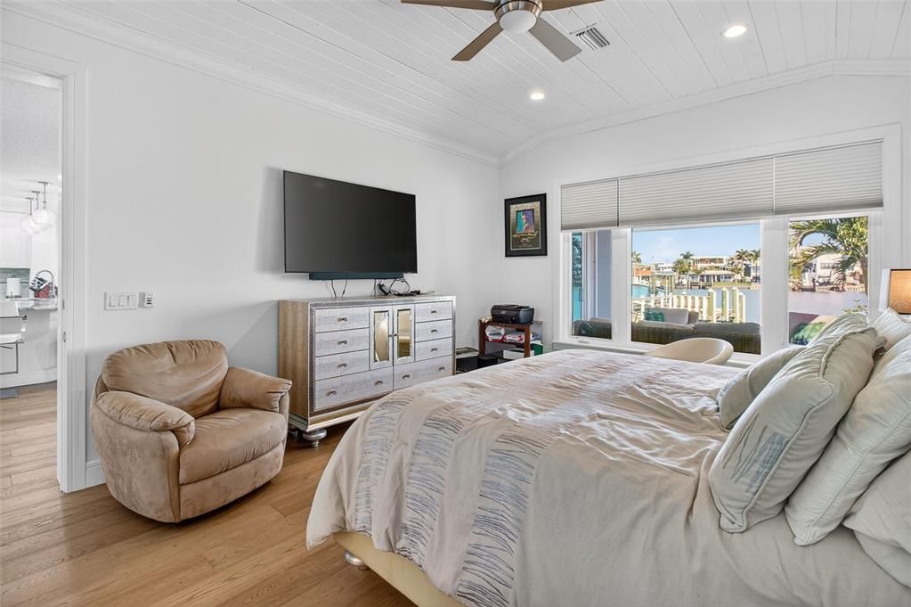 For Sale: $1,699,000 (4 beds, 3 baths, 2566 Square Feet)