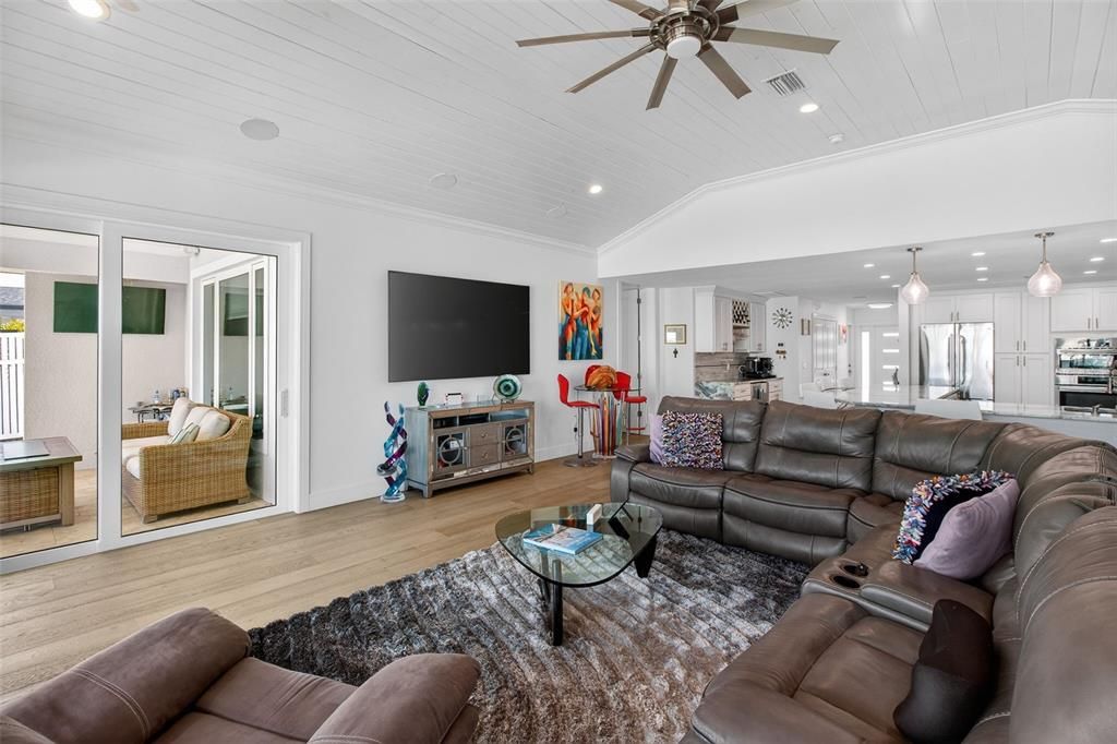 For Sale: $1,699,000 (4 beds, 3 baths, 2566 Square Feet)