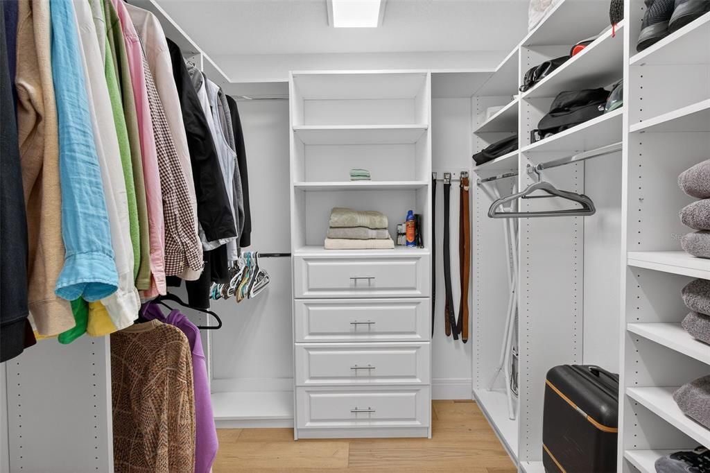 For Sale: $1,699,000 (4 beds, 3 baths, 2566 Square Feet)