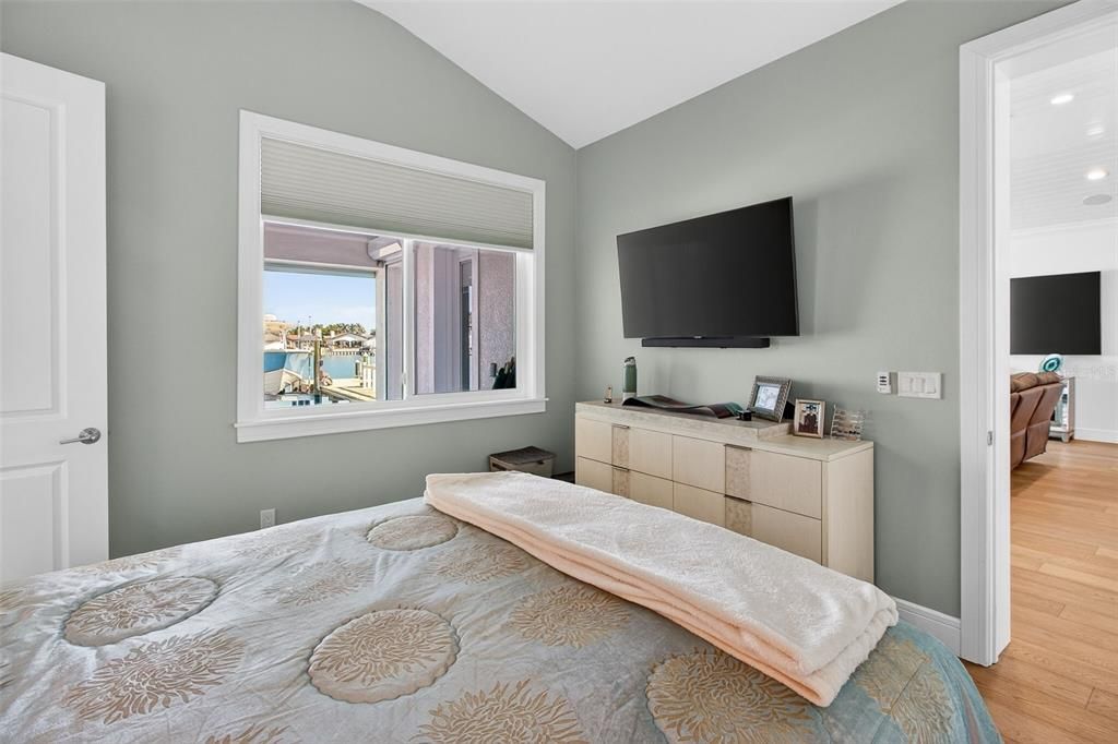 For Sale: $1,699,000 (4 beds, 3 baths, 2566 Square Feet)