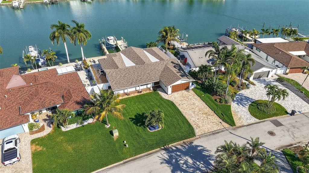 For Sale: $1,699,000 (4 beds, 3 baths, 2566 Square Feet)