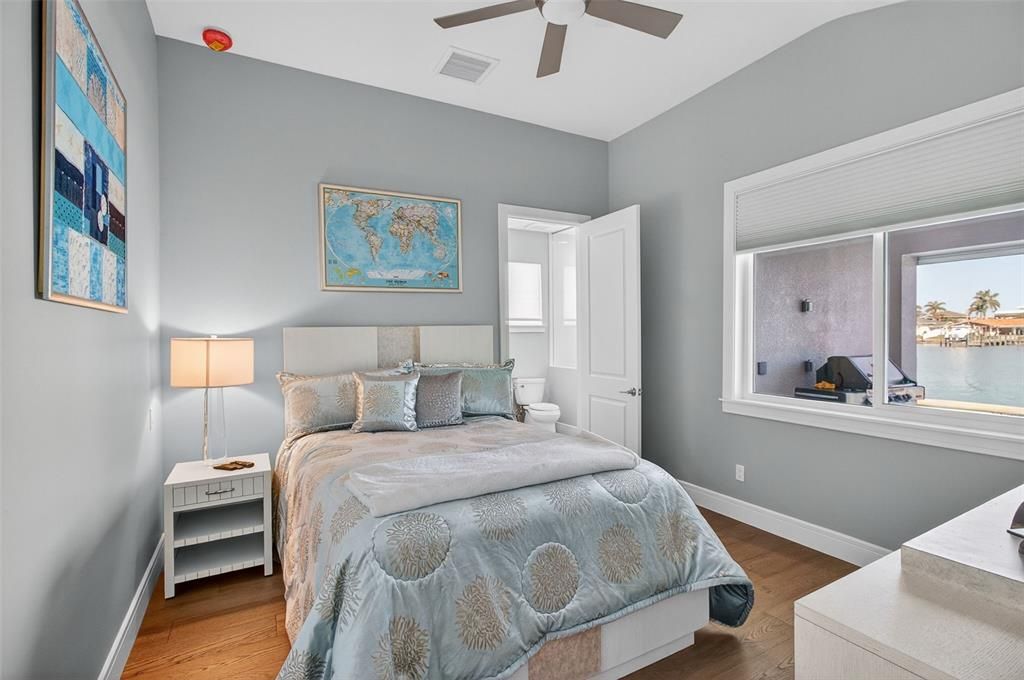 For Sale: $1,699,000 (4 beds, 3 baths, 2566 Square Feet)