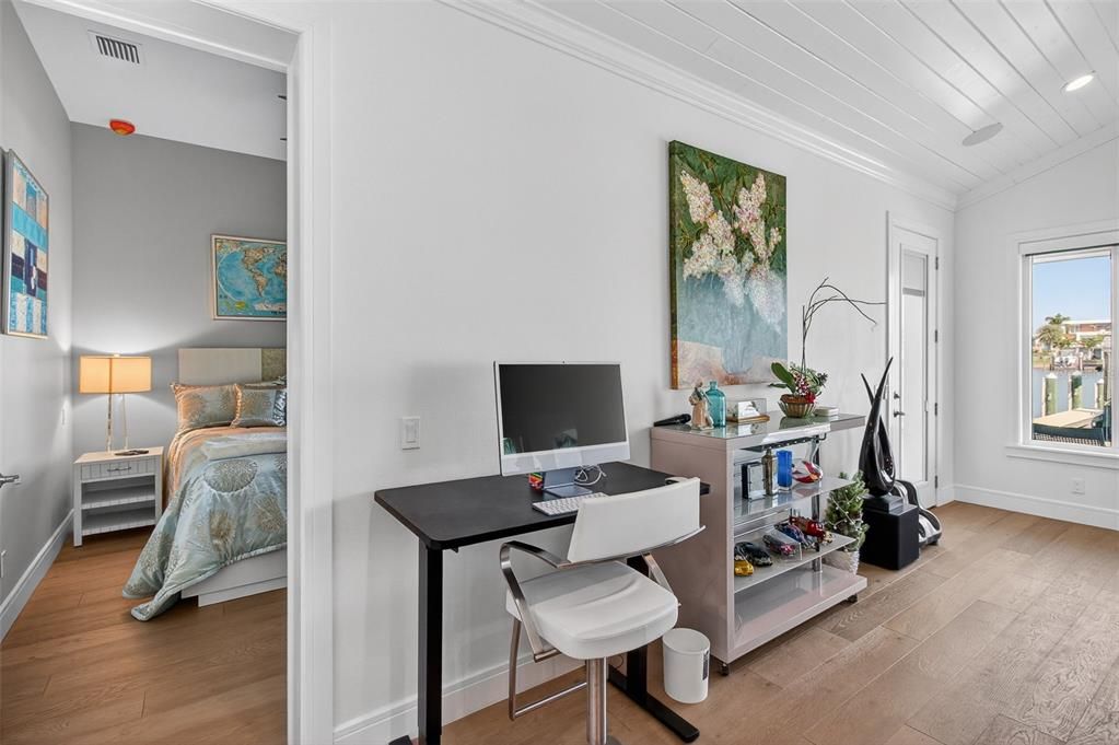 For Sale: $1,699,000 (4 beds, 3 baths, 2566 Square Feet)