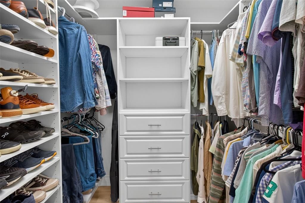 For Sale: $1,699,000 (4 beds, 3 baths, 2566 Square Feet)