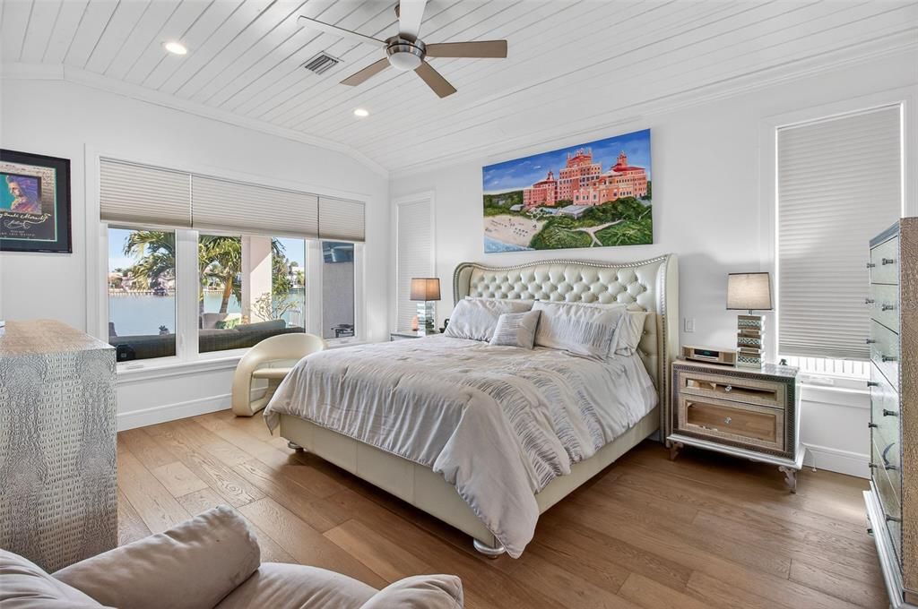 For Sale: $1,699,000 (4 beds, 3 baths, 2566 Square Feet)