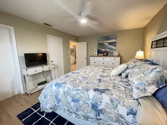 For Rent: $2,300 (2 beds, 2 baths, 1121 Square Feet)