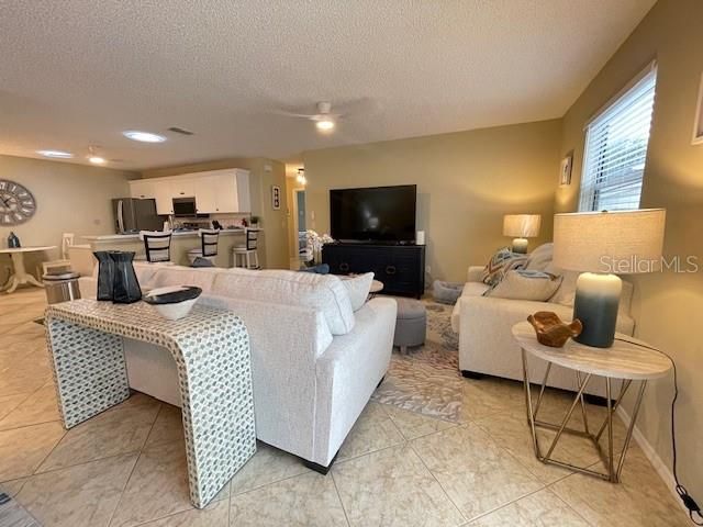 For Rent: $2,300 (2 beds, 2 baths, 1121 Square Feet)