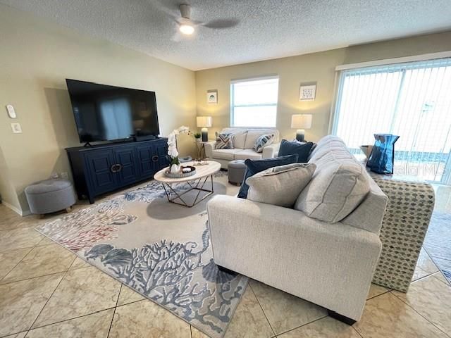 For Rent: $2,300 (2 beds, 2 baths, 1121 Square Feet)