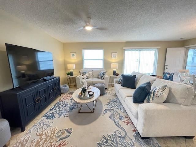 For Rent: $2,300 (2 beds, 2 baths, 1121 Square Feet)