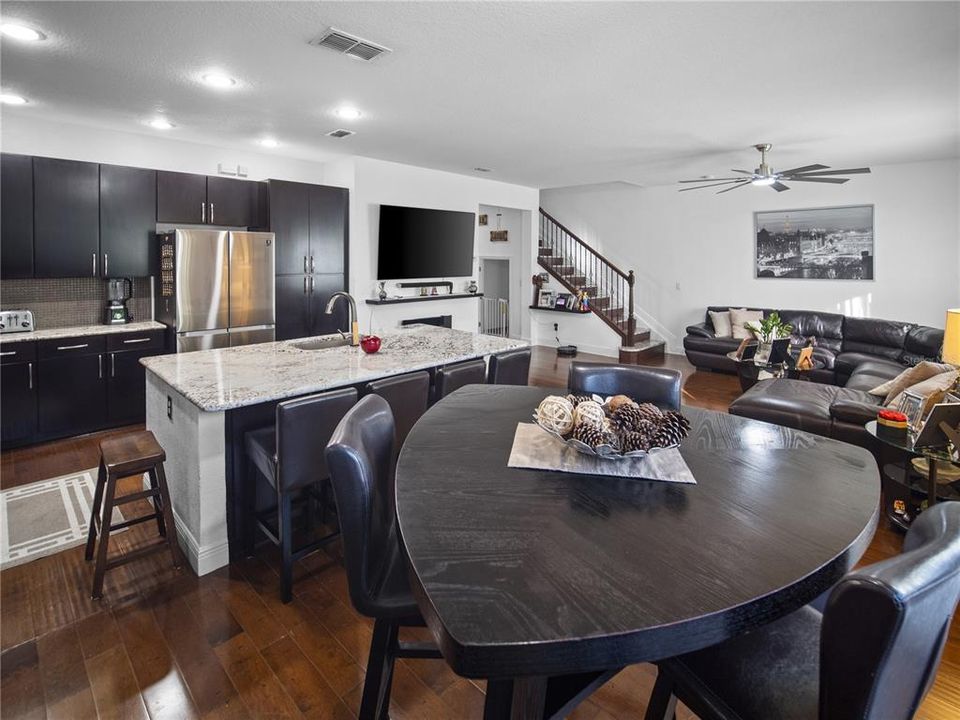 На продажу: $523,500 (4 спален, 3 ванн, 2083 Квадратных фут)