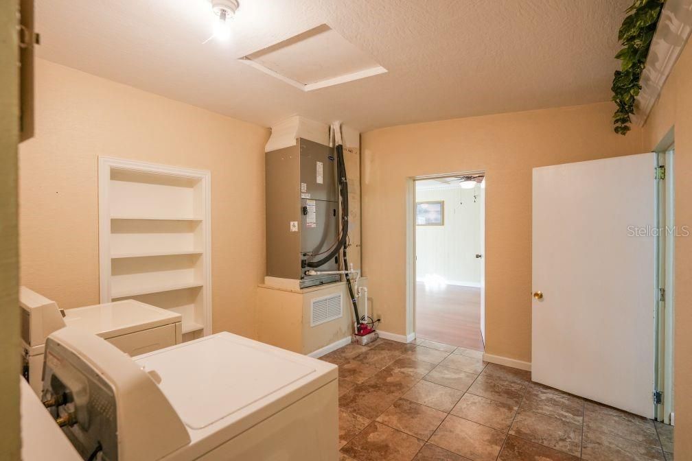 В аренду: $2,300 (3 спален, 2 ванн, 2116 Квадратных фут)