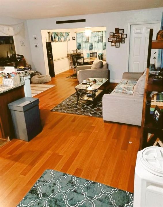 На продажу: $229,999 (2 спален, 2 ванн, 1149 Квадратных фут)