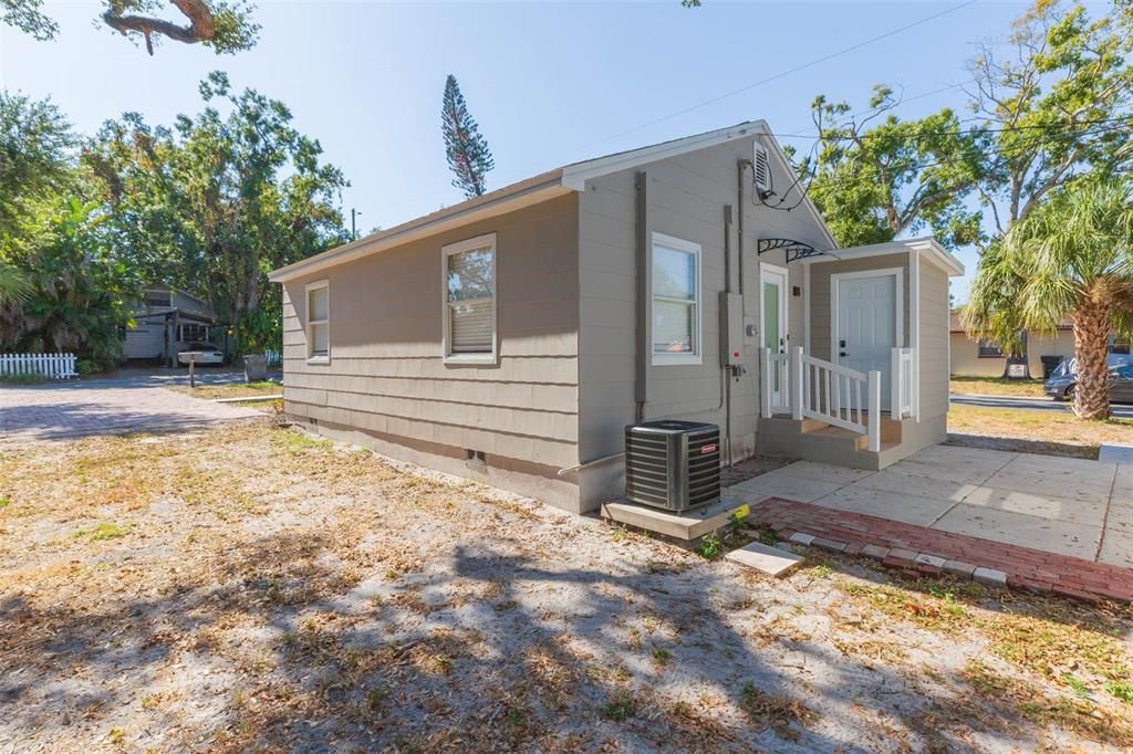 出租: $1,825 (2 贝兹, 1 浴室, 624 平方英尺)