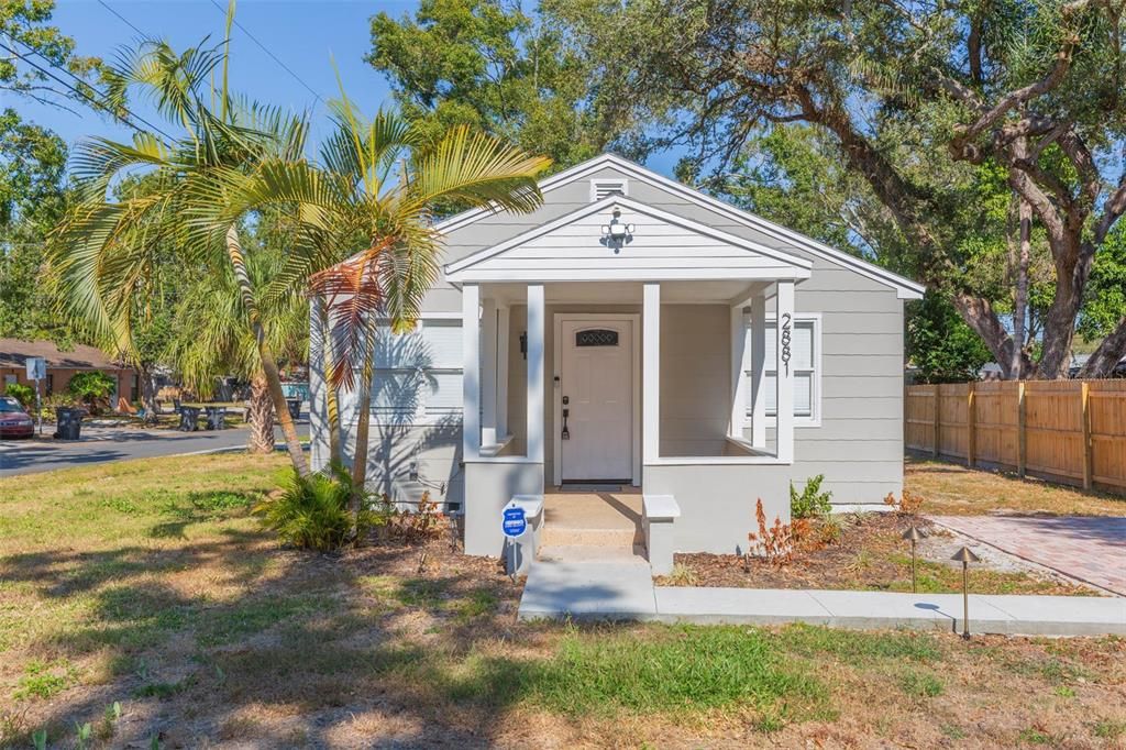 出租: $1,825 (2 贝兹, 1 浴室, 624 平方英尺)