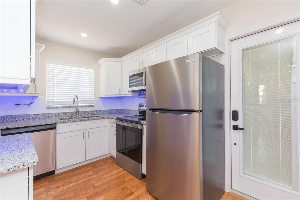 出租: $1,825 (2 贝兹, 1 浴室, 624 平方英尺)