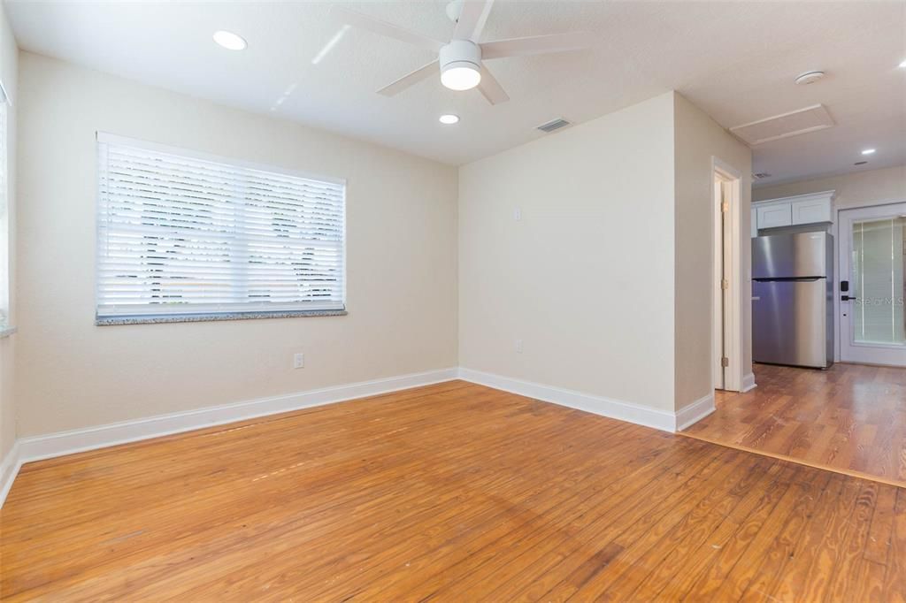 出租: $1,825 (2 贝兹, 1 浴室, 624 平方英尺)