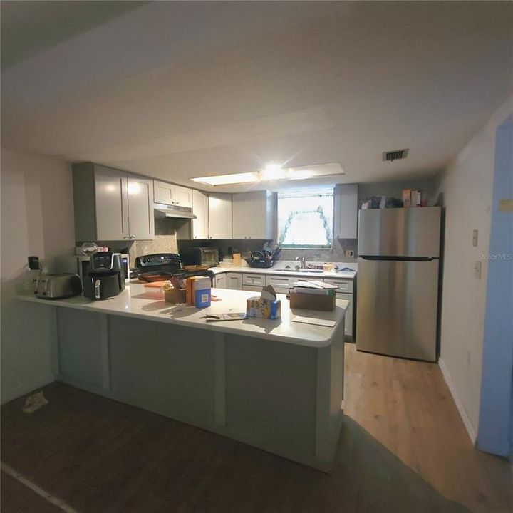 Activo con contrato: $199,999 (4 camas, 2 baños, 1479 Pies cuadrados)