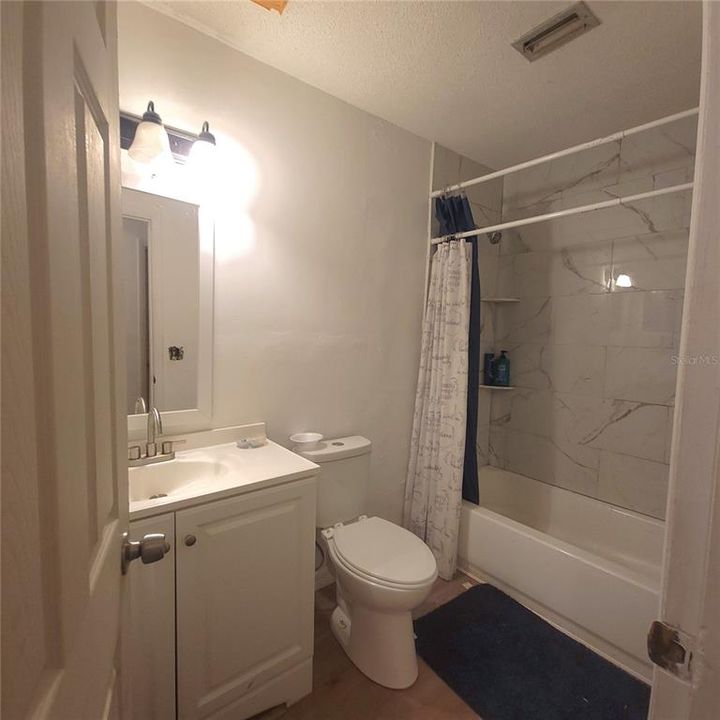 Activo con contrato: $199,999 (4 camas, 2 baños, 1479 Pies cuadrados)