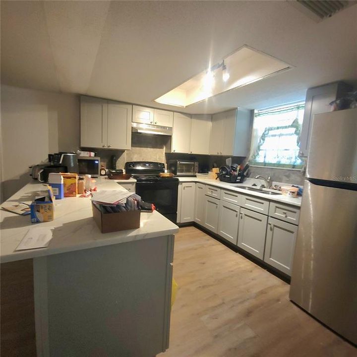 Activo con contrato: $199,999 (4 camas, 2 baños, 1479 Pies cuadrados)