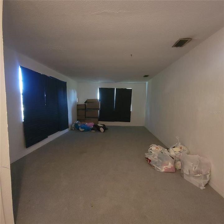 Activo con contrato: $199,999 (4 camas, 2 baños, 1479 Pies cuadrados)