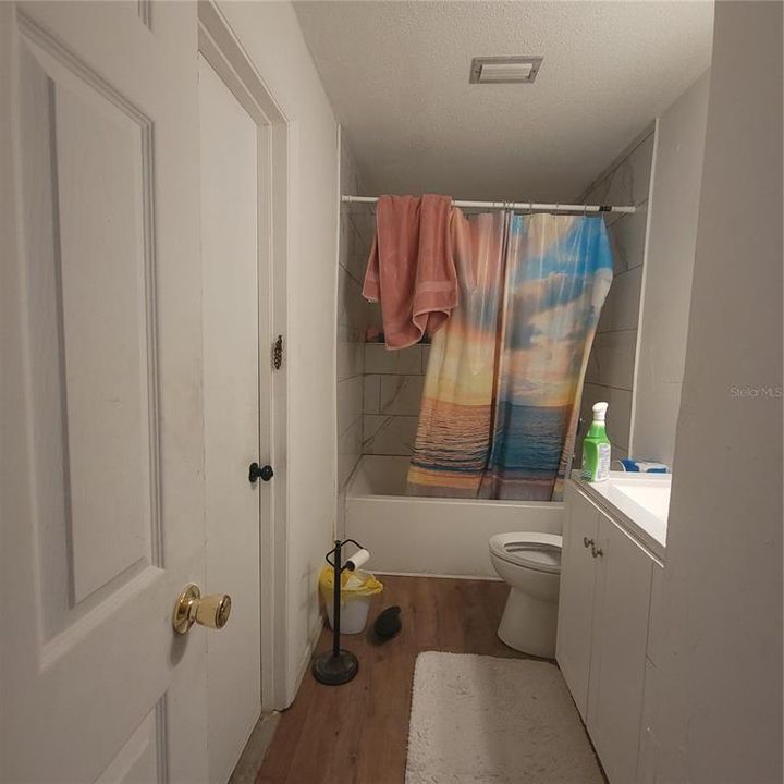 Activo con contrato: $199,999 (4 camas, 2 baños, 1479 Pies cuadrados)