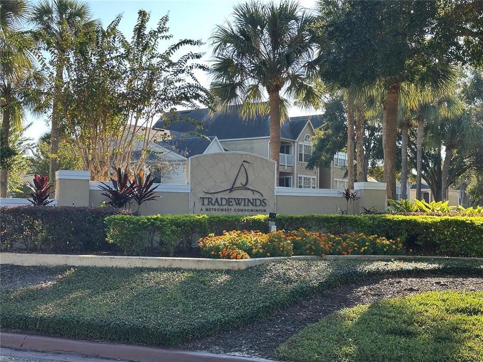 For Rent: $1,300 (1 beds, 1 baths, 627 Square Feet)