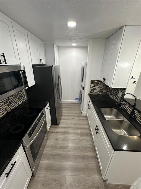 For Rent: $1,300 (1 beds, 1 baths, 627 Square Feet)