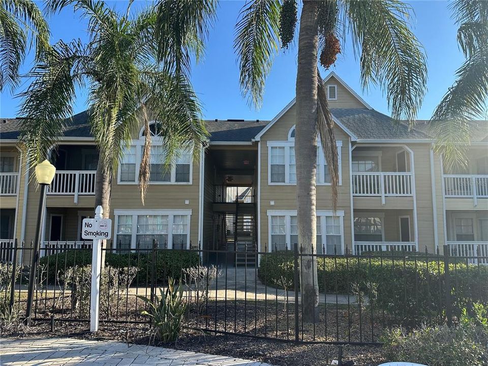 For Rent: $1,300 (1 beds, 1 baths, 627 Square Feet)