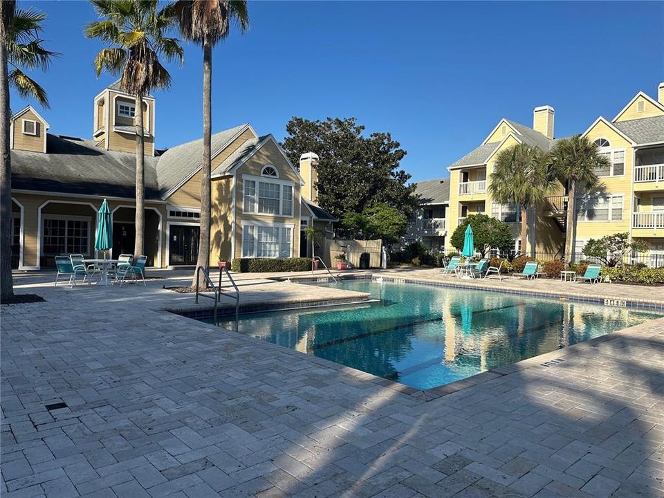 For Rent: $1,300 (1 beds, 1 baths, 627 Square Feet)