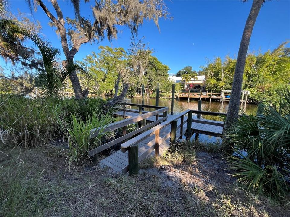 待售: $925,000 (0.85 acres)