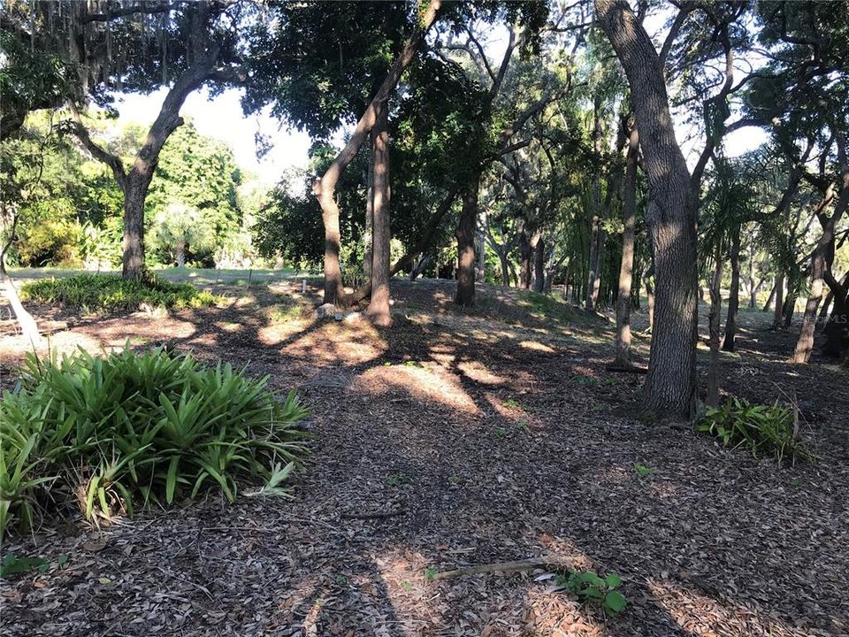 待售: $925,000 (0.85 acres)