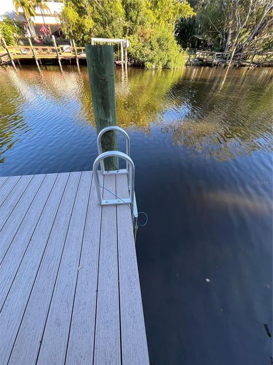 待售: $925,000 (0.85 acres)