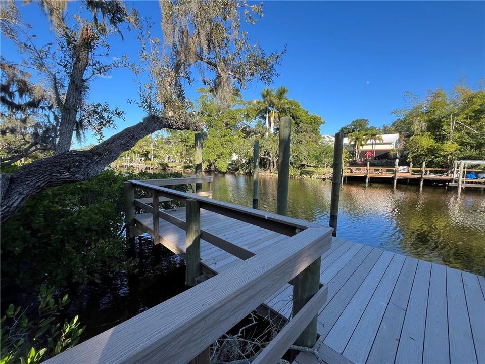 待售: $925,000 (0.85 acres)