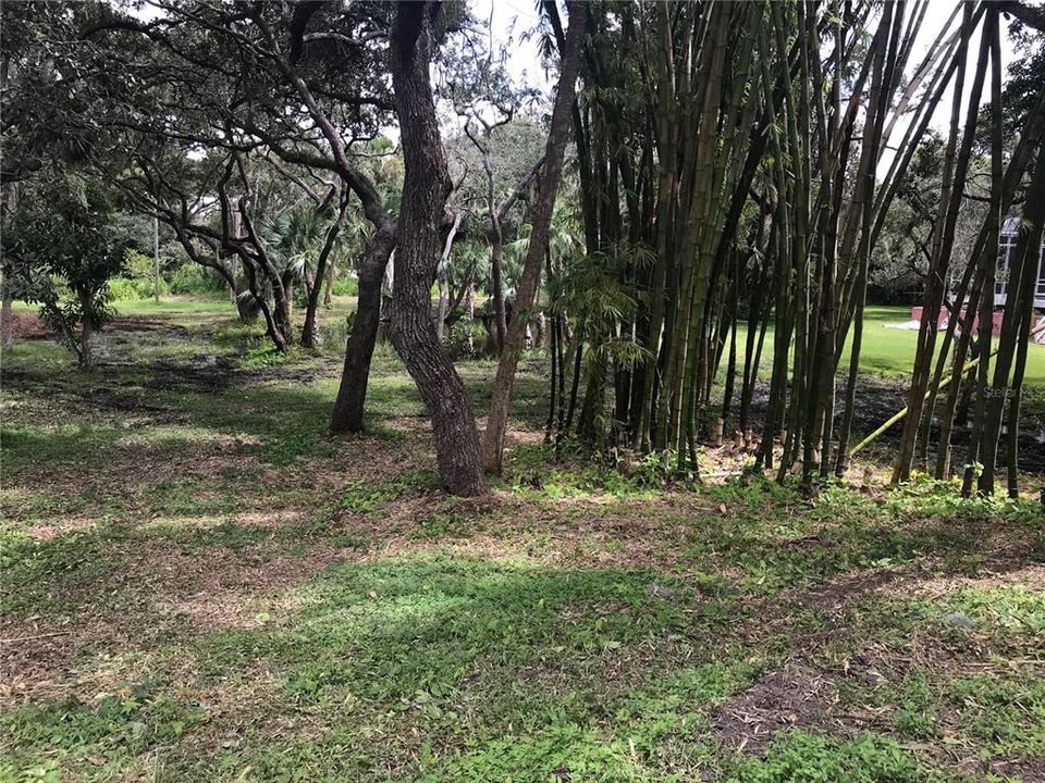 待售: $925,000 (0.85 acres)