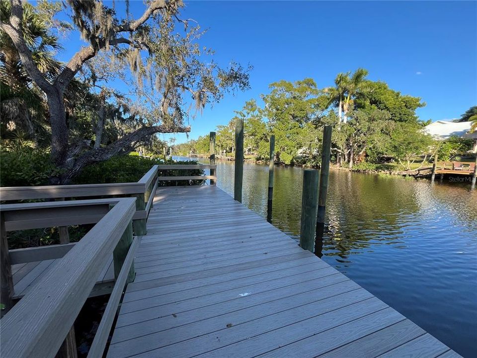 待售: $925,000 (0.85 acres)