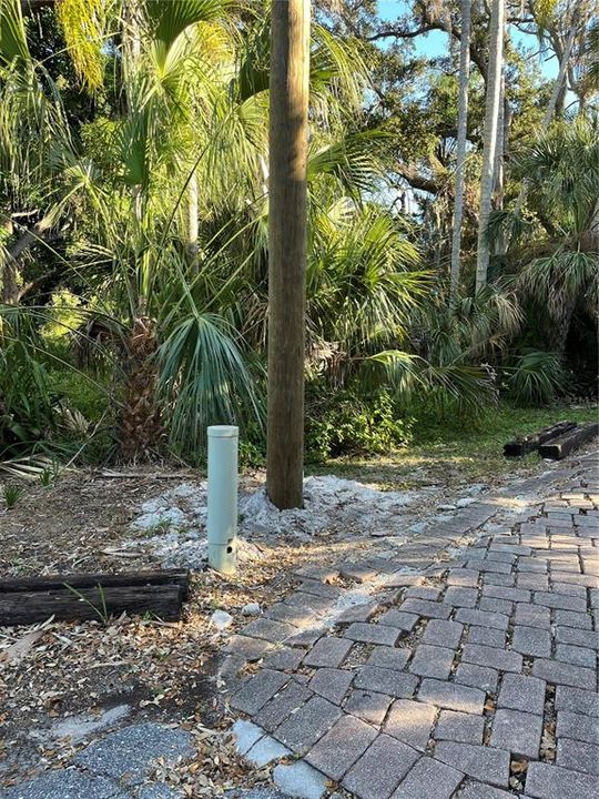 待售: $925,000 (0.85 acres)