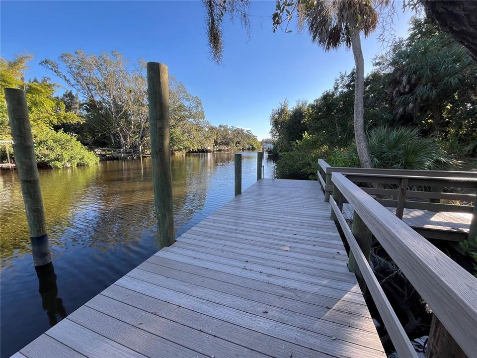 待售: $925,000 (0.85 acres)