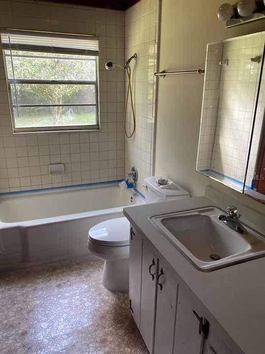 For Rent: $1,350 (2 beds, 1 baths, 960 Square Feet)